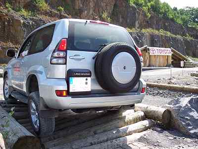 Toyota Land Cruiser - Heckansicht. 