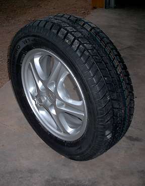 Der Winterreifen "CHAMPIRO WT-60" — 215/60 R16 95T mit Leichtmetall Felge. 