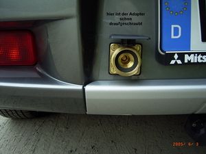 Der aufgeschraubte Adapter. 