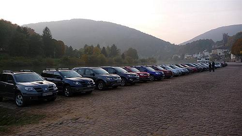 Outlander auf dem Parkplatz der Schifanlegestelle in Neckarsteinach. 