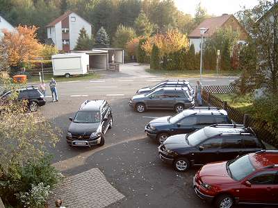 Der Hotel Parkplatz füllt sich ... 